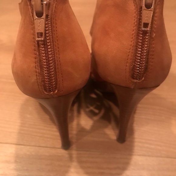 Stuart Weitzman platform heels - Picture 2 of 4